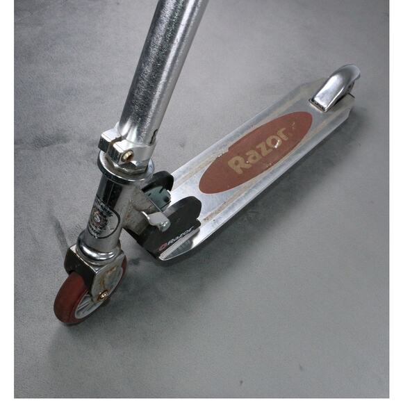 Razor A Kick Scooter Silver Aluminum Folding Scooter Fully Functional Red Grips - Picture 6 of 11